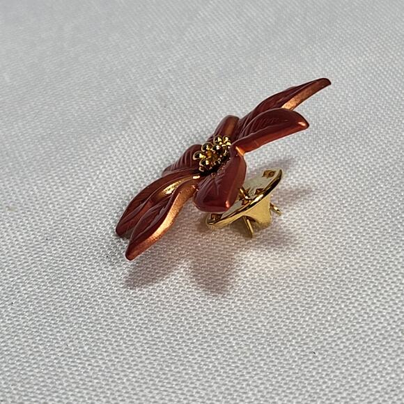 Poinsettia Red Flower Christmas Winter Holiday Pin Back Brooch Gold Tone Center - Picture 3 of 6